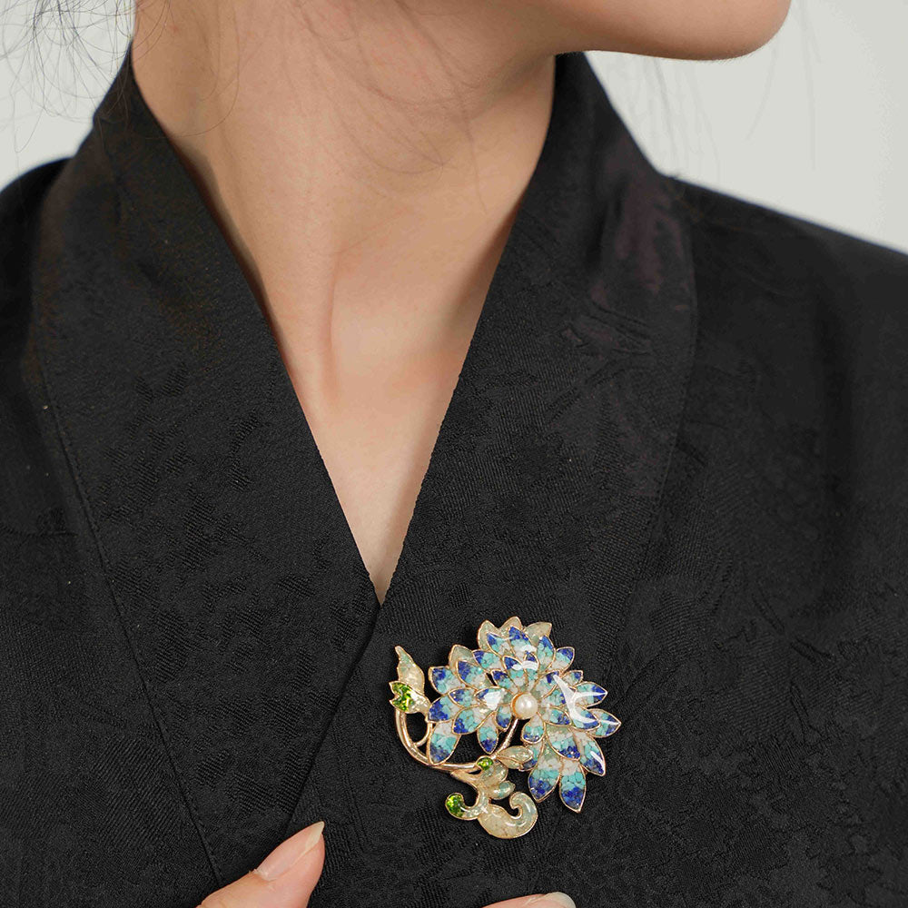 Brooch – Chrysanthemum, Blue & White