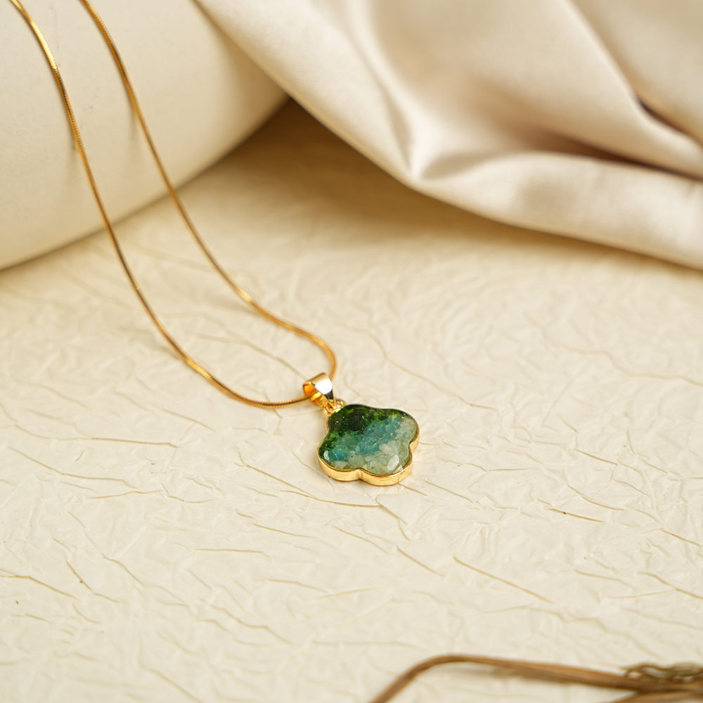 Single-Sided Clover Necklace – Verdant Gradient