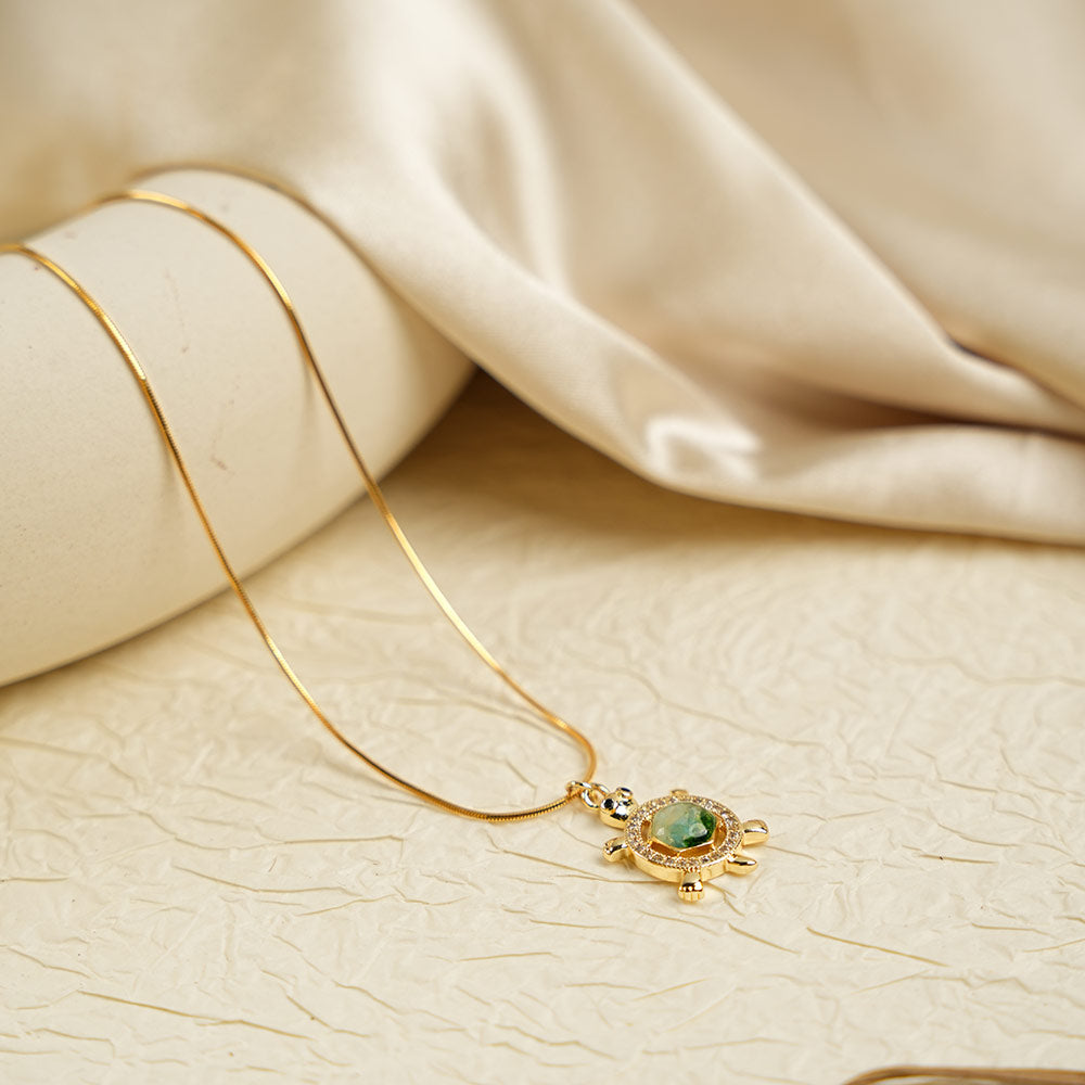 Openwork Tortoise Necklace – Emerald Green